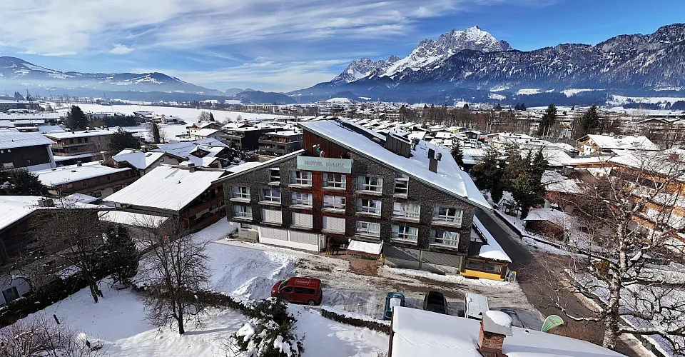hotel_park_drohnenfoto_1_bearbeitet.jpg